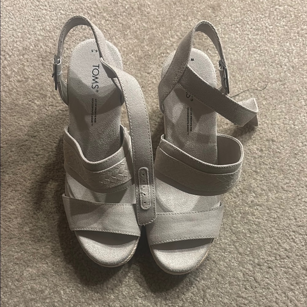 Toms Gray Wedge Shoes for Stylish Comfort